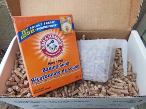 Sawdust pellets and baking soda for kitchen composter