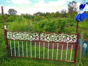 Headboard gate idea