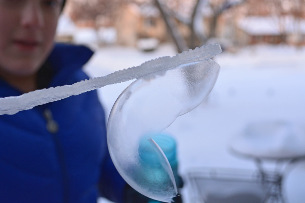 Blowing Bubbles in Minus 45 Degree Temps Frozen Bubble Breaks