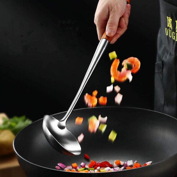 cooking-with-wok-utensils