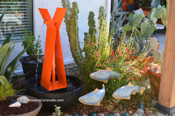 Modern-Art-Fountain-in-Agave-Garden